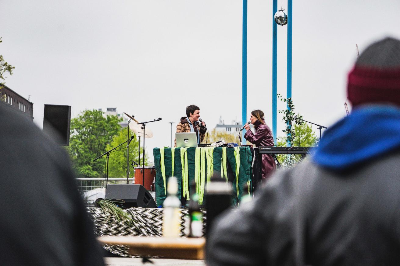 Auftritt von Shari Vari