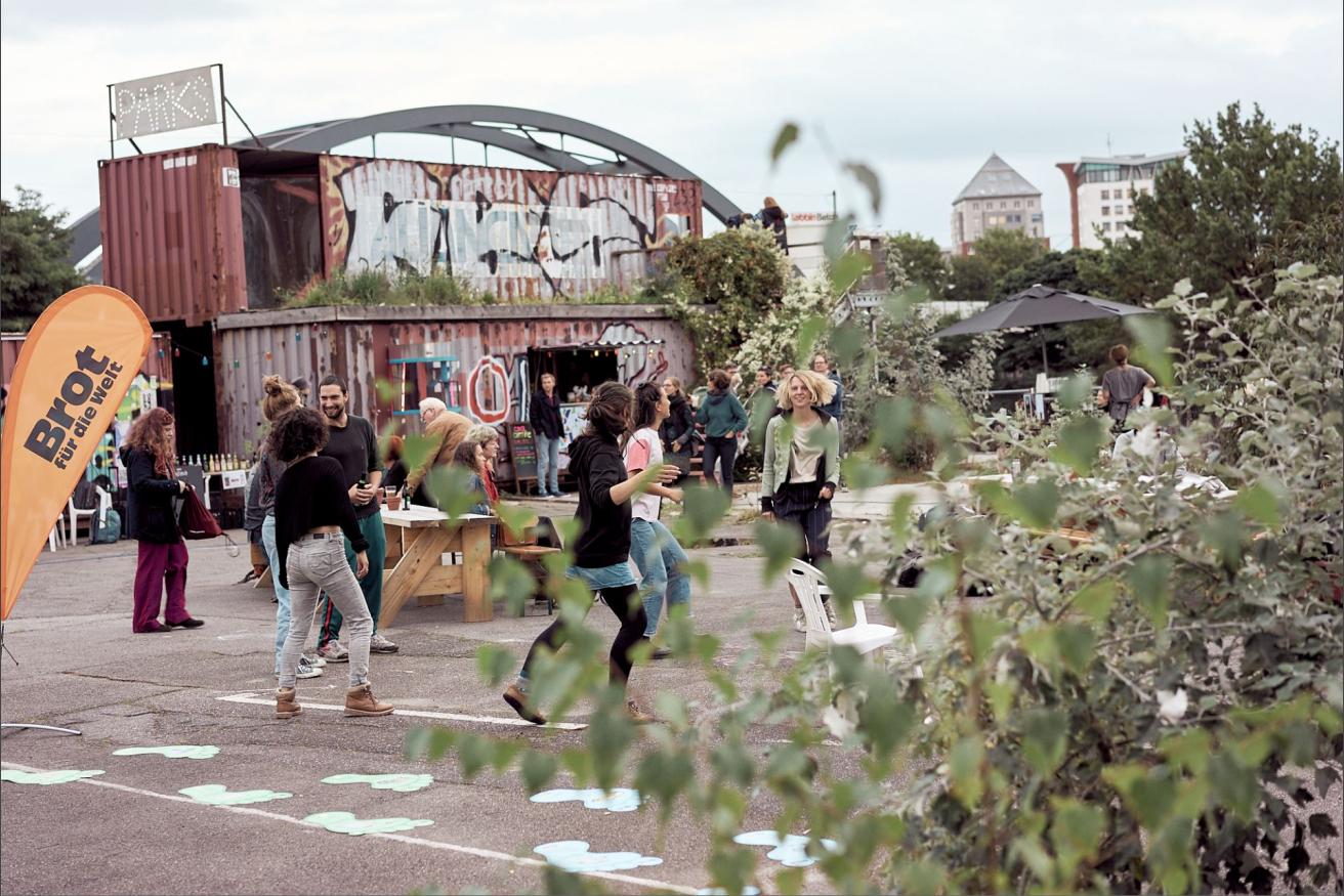 Tanz zur Musik von Blackbird Mantra