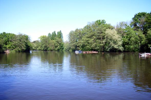 Symbolbild Wege am Wasser in Ohlsdorf